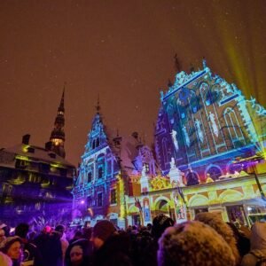 Šviesų festivalis Rygoje ir automobilių muziejus